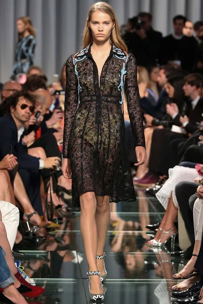 Look 7